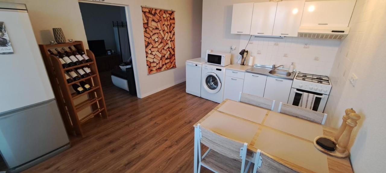 Utulny Apartman Blizko Centra Михаловце Экстерьер фото