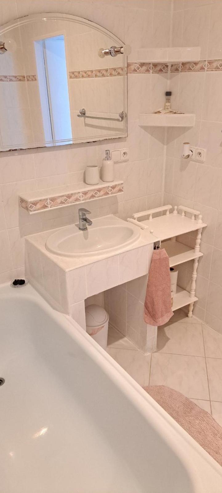 Utulny Apartman Blizko Centra Михаловце Экстерьер фото
